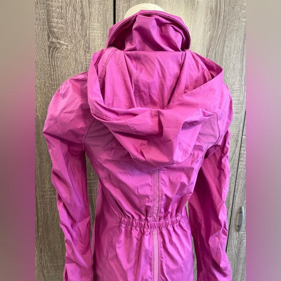 LULULEMON Pink Zip Up Windbreaker Jacket w/ packable hood & ponytail hole Sz 4 - Picture 2 of 15